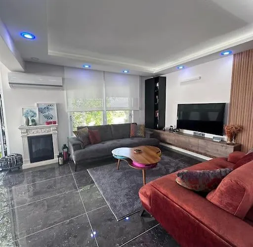 Bahçeli Verandalı şirin Ev Havalimanına Yakın Villa