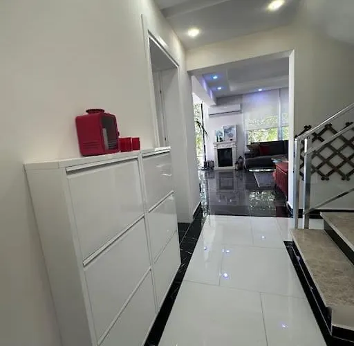Bahçeli Verandalı şirin Ev Havalimanına Yakın Villa Dalaman