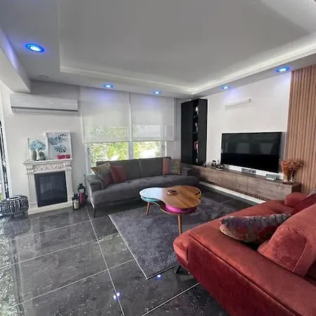 Bahceli Verandali Sirin Ev Havalimanina Yakin Villa