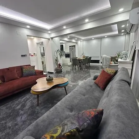 Bahceli Verandali Sirin Ev Havalimanina Yakin Villa *