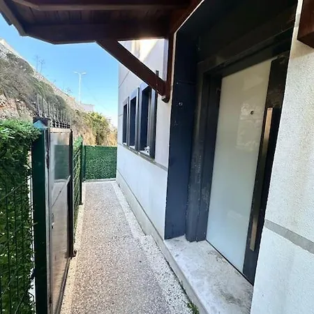 Bahceli Verandali Sirin Ev Havalimanina Yakin *