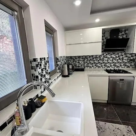 Bahceli Verandali Sirin Ev Havalimanina Yakin * Dalaman