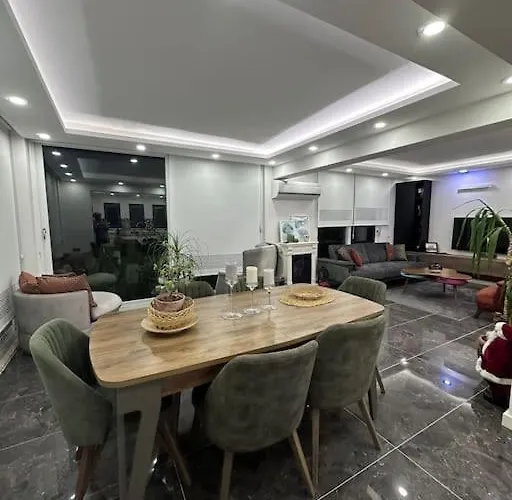 Bahceli Verandali Sirin Ev Havalimanina Yakin Villa *