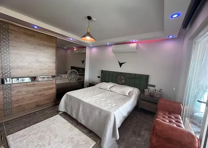 Bahceli Verandali Sirin Ev Havalimanina Yakin Villa Dalaman