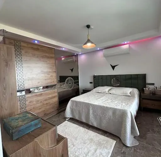 Bahceli Verandali Sirin Ev Havalimanina Yakin Dalaman