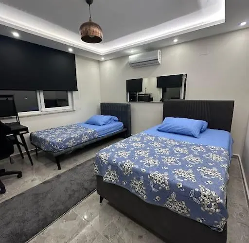 Bahceli Verandali Sirin Ev Havalimanina Yakin Villa *