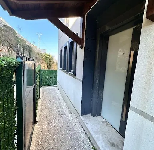 Bahceli Verandali Sirin Ev Havalimanina Yakin *