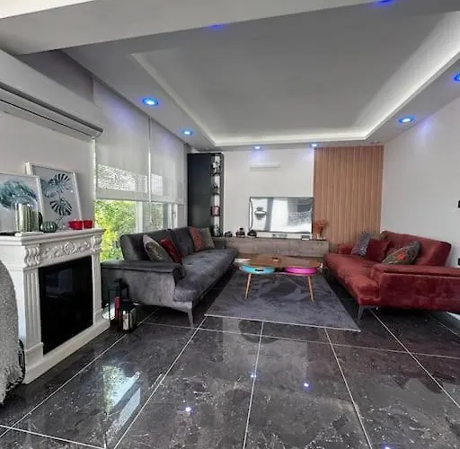 Bahceli Verandali Sirin Ev Havalimanina Yakin Dalaman