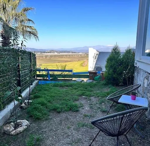 Bahceli Verandali Sirin Ev Havalimanina Yakin Villa *