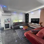 Bahceli Verandali Sirin Ev Havalimanina Yakin Villa