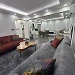 Bahceli Verandali Sirin Ev Havalimanina Yakin Villa *
